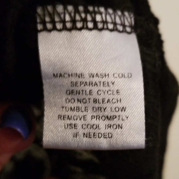 Women's shear skull top - Picture 4 of 5